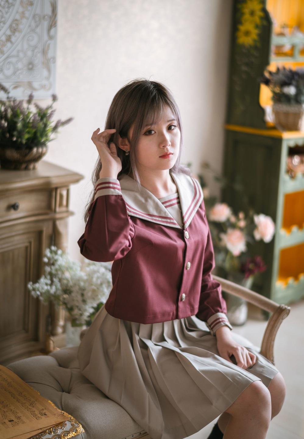 ����Ů����������첥