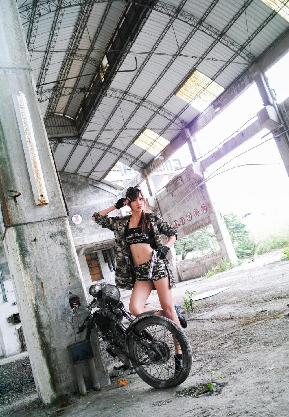 ��������