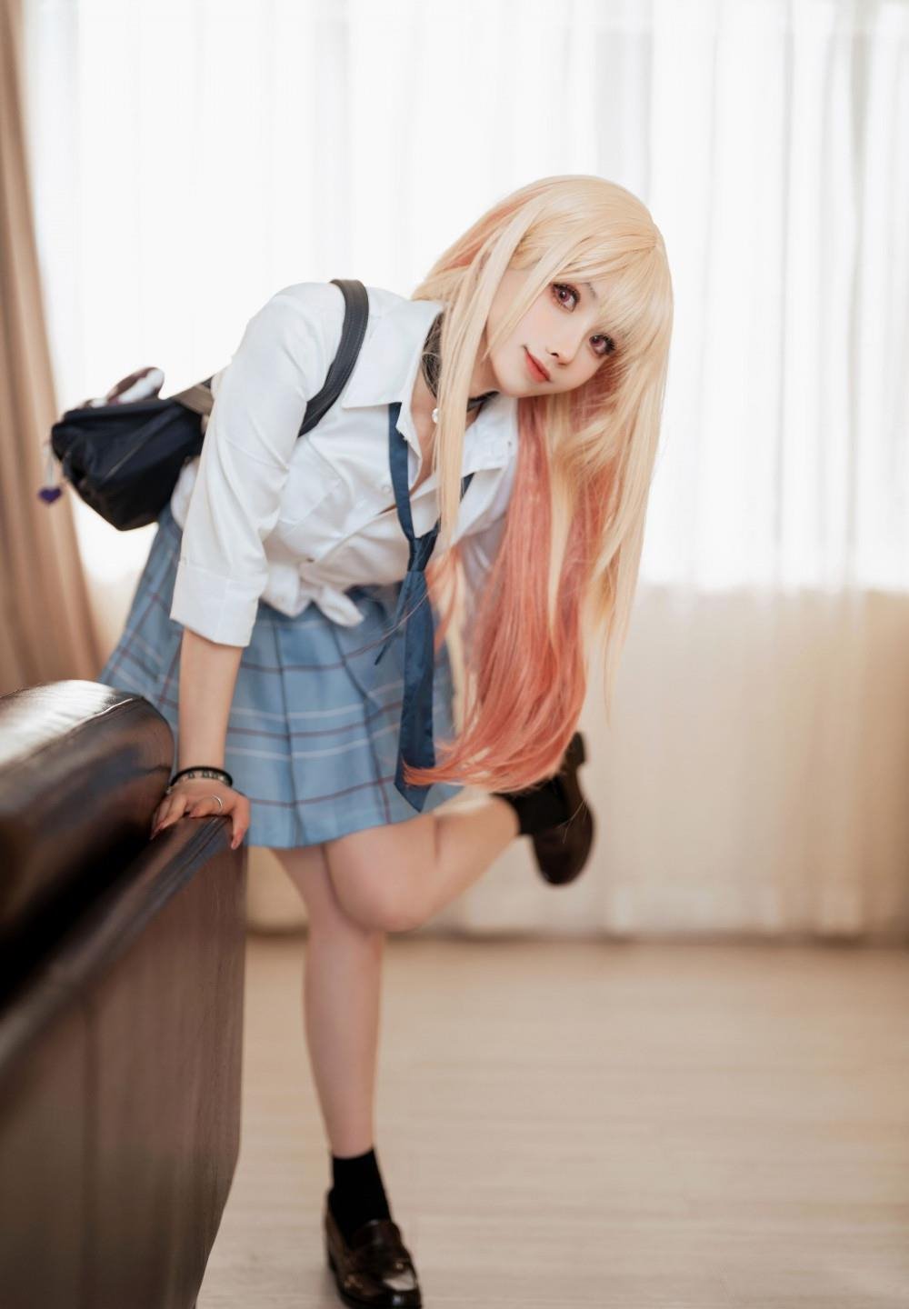 ���׵���ɫ